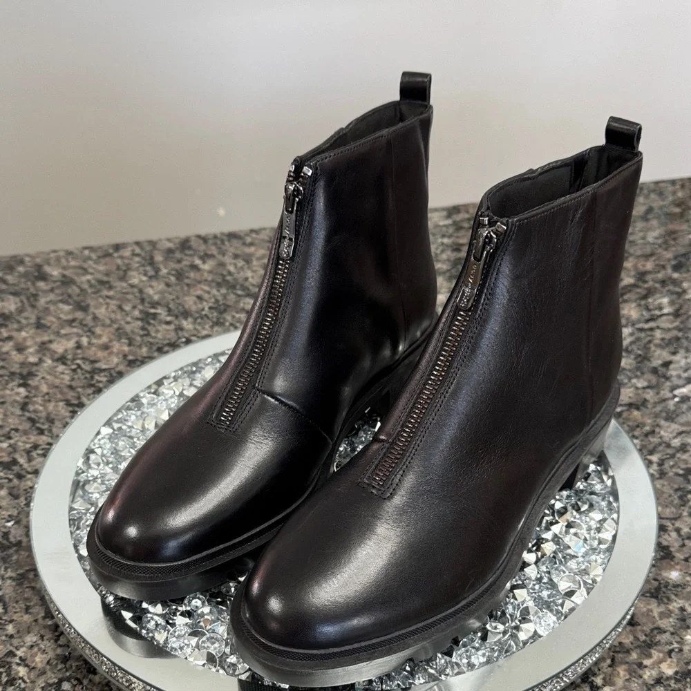 Easy Spirit Black leather Ankle Booties NEW 9